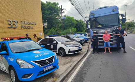 EFICIÊNCIA DA TRANSALVADOR: Carro é rebocado após estacionar em frente a  Garagem no Rio Vermelho – Subúrbio News