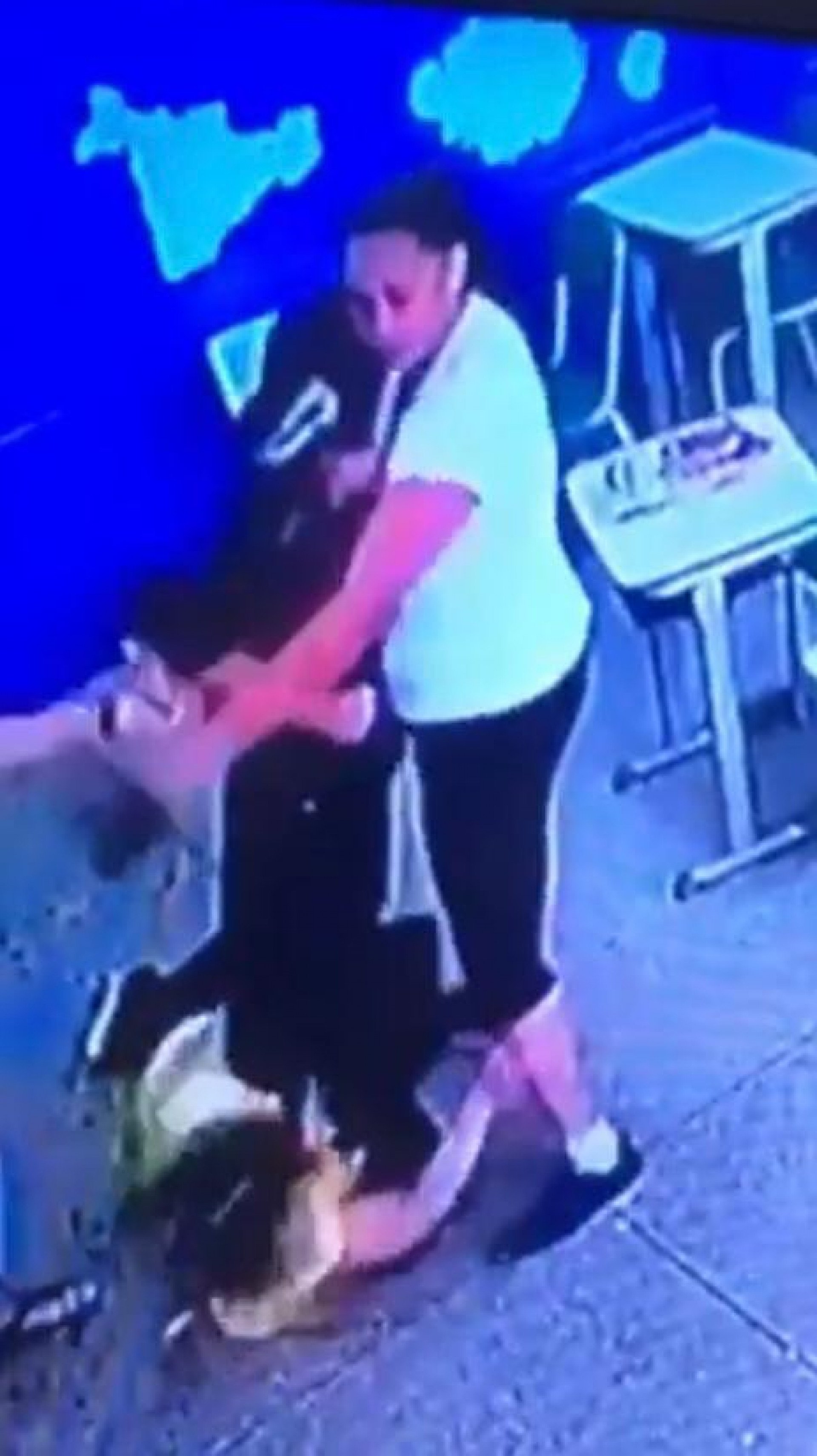 Professora imobiliza e desarma aluno em ataque à escola estadual em São Paulo