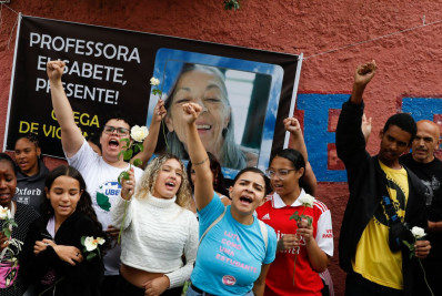 Vigília homenageia vítimas de ataque em escola de São Paulo