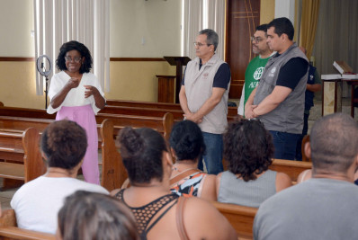 Fátima Lima participa da entrega de voucher alimentação a moradores
