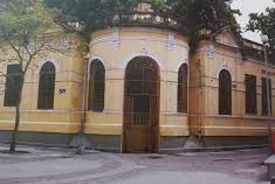 Adolescente é apreendido após tentar atacar colega com faca em escola na Gávea