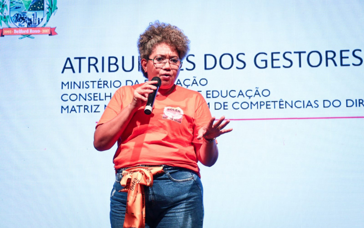 Karlene Souza destacou que a equipe incentiva e apoia os profissionais de Educa&ccedil;&atilde;o