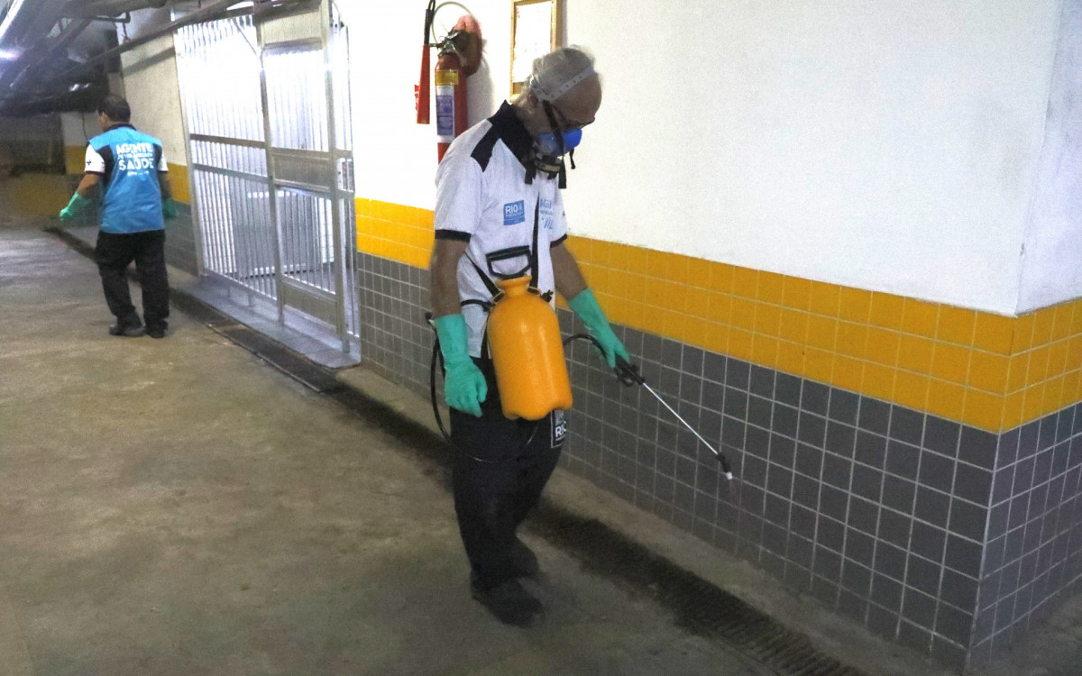 Profissionais da Secretaria Municipal de Sa&uacute;de estiveram na Pra&ccedil;a Saens Pena realizando a&ccedil;&atilde;o de promo&ccedil;&atilde;o &agrave; sa&uacute;de