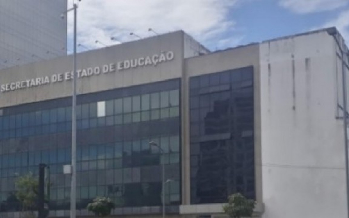 Secretaria de Estado de Educa&ccedil;&atilde;o tamb&eacute;m prorrogar&aacute; at&eacute; 1.323 contratos de professores