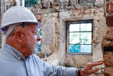 Em recuperação, Lula recebe 'veto' para antecipar volta, mas despacha do Planalto