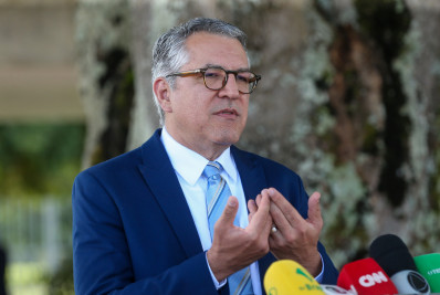 Padilha nega crise com Congresso e avalia nova estratégia via Projetos de Lei