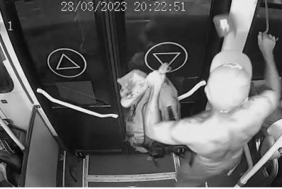 Passageiro é detido após pular do BRT e janela cair em cima de viatura da PM