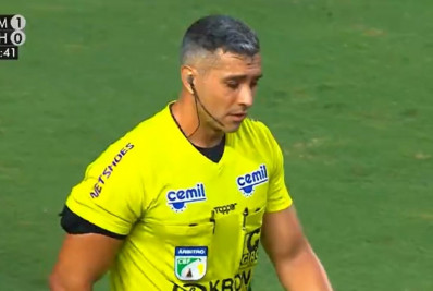 Árbitro será afastado por não ter marcado pênalti decisivo na semifinal do Campeonato Mineiro