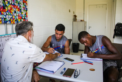 Atletas do Resende estudam francês para treinamento no Lyon