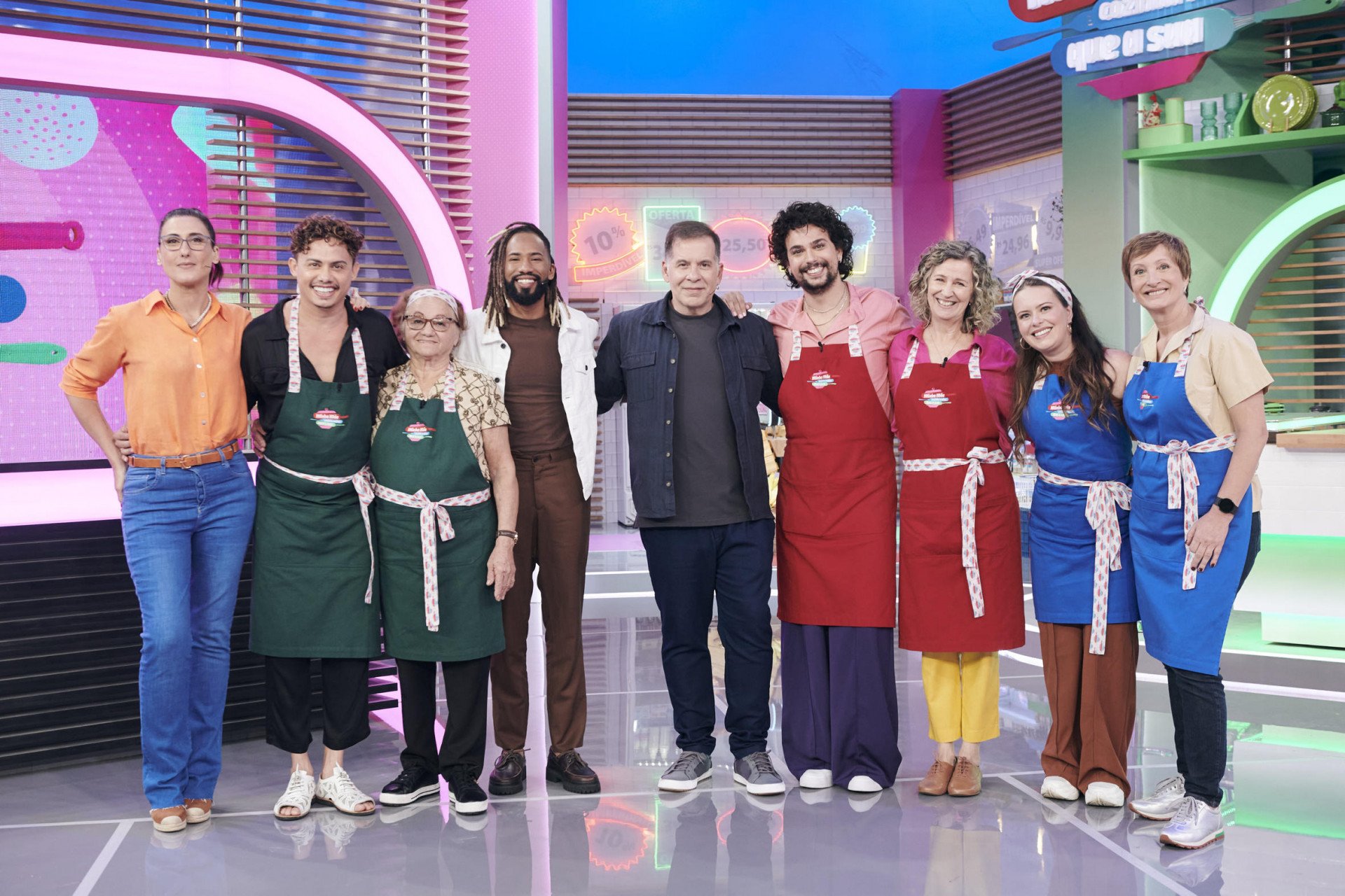 Sônia Bridi, Silvero Pereira e Vítor diCastro no ‘Minha Mãe Cozinha Melhor Que a Sua’

 - Divulgação/Globo