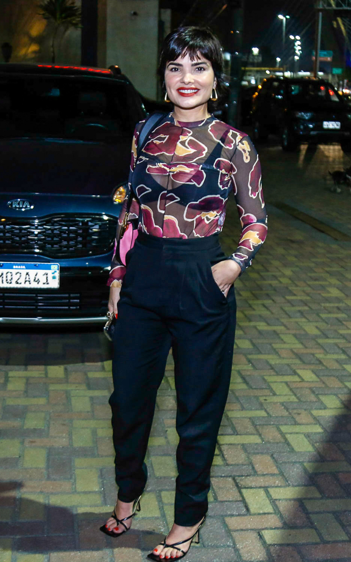 Vanessa Gi&aacute;como chega a restaurante para comemorar seu anivers&aacute;rio de 40 anos