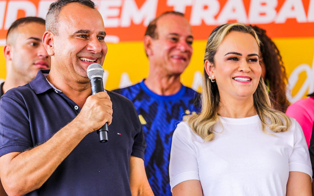 Ao lado da primeira-dama Daniela Carneiro, o prefeito Waguinho destacou que as obras s&atilde;o feitas com recursos dos impostos pago pela popula&ccedil;&atilde;o