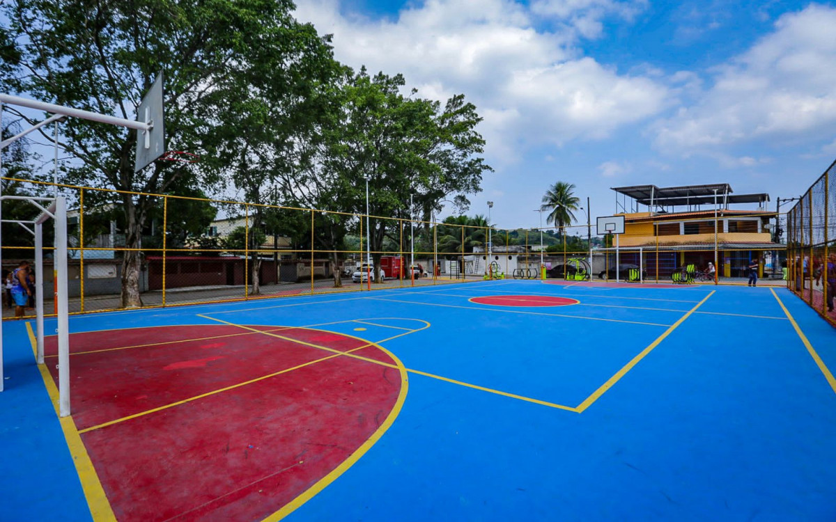 A Pra&ccedil;a Jos&eacute; Matheus Milheiro &eacute; uma grande &aacute;rea de lazer que tem tamb&eacute;m uma quadra poliesportiva