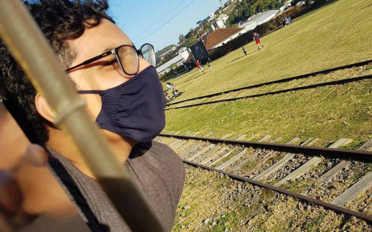 Mariana Cardim, mãe do adolescente João Gabriel Cardim, 16 anos, pede por Justiça após soltura de Bruno Krupp - Rede Social