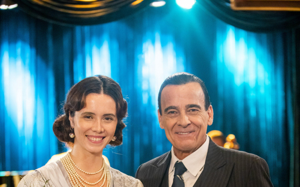 Juscelino Kubitschek (Alexandre Borges) e Sara Kubitschek (Raquel Monteiro)