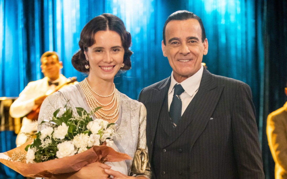 Juscelino Kubitschek (Alexandre Borges) e Sara Kubitschek (Raquel Monteiro)