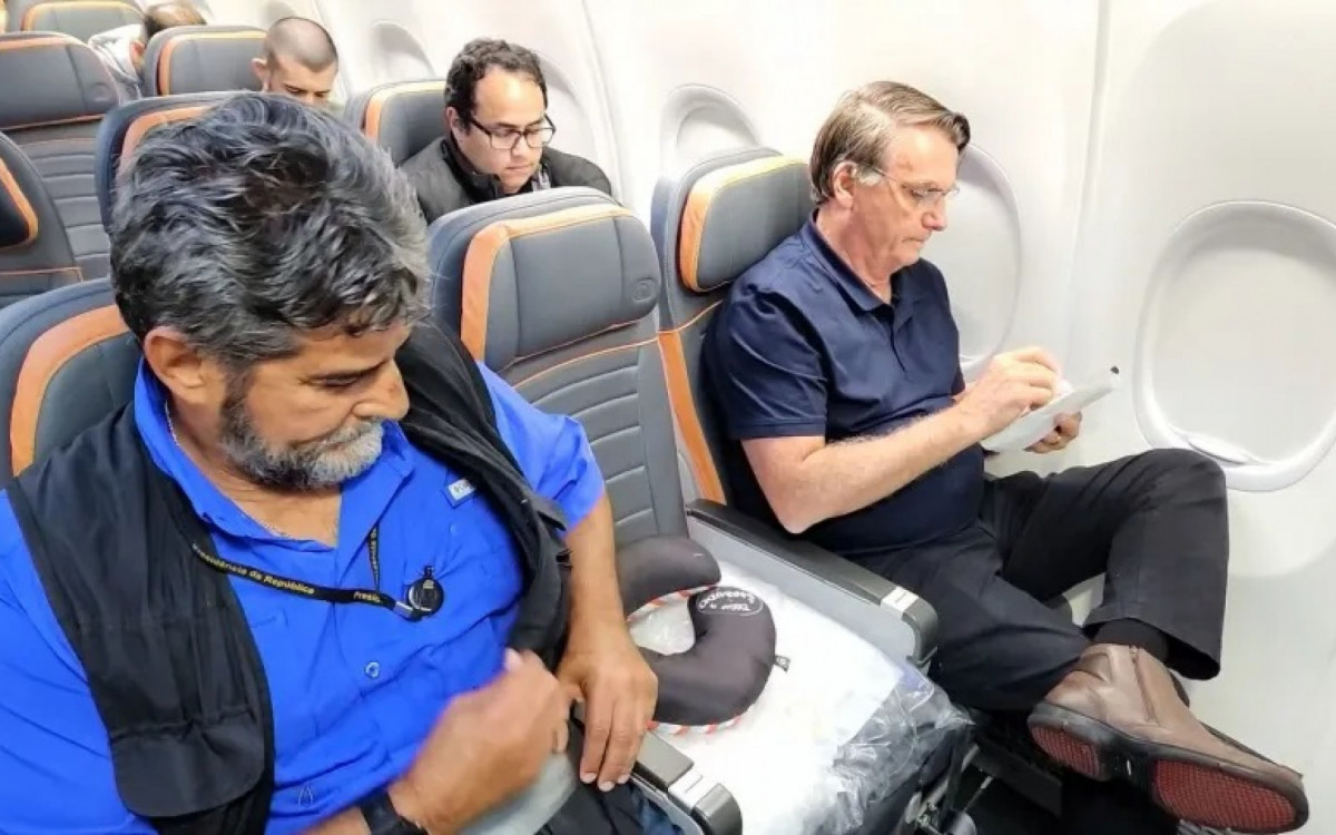 Bolsonaro estava hospedado na Fl&oacute;rida desde o fim do ano passado