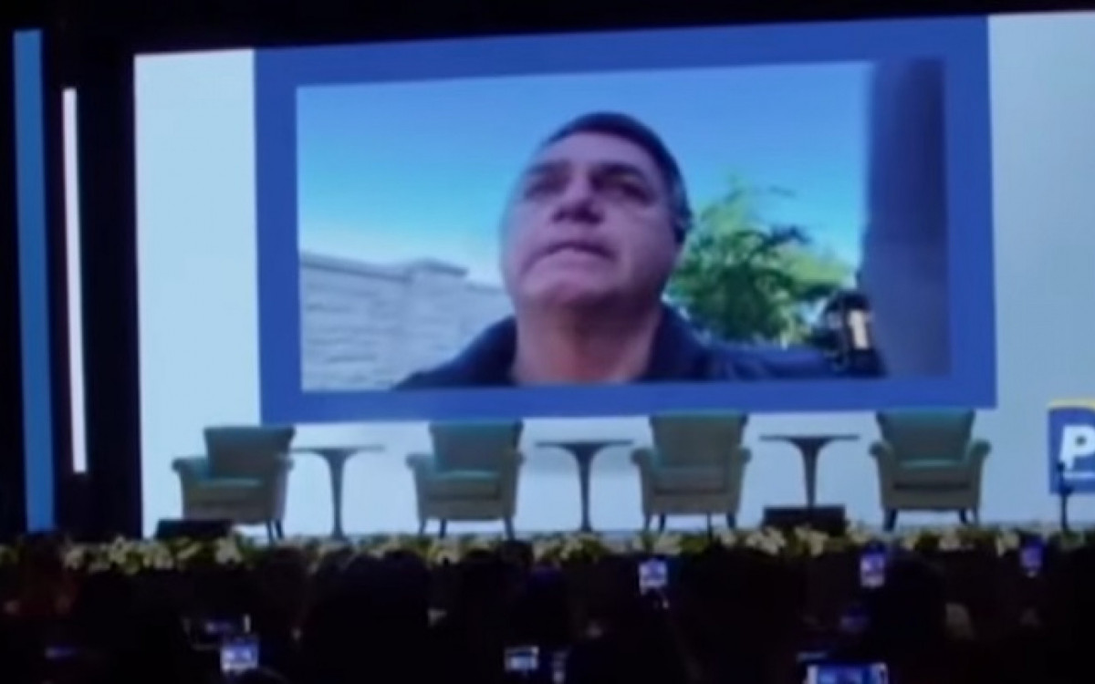 Bolsonaro chora em discurso durante cerim&ocirc;nia de posse de Michelle Bolsonaro no PL Mulher
