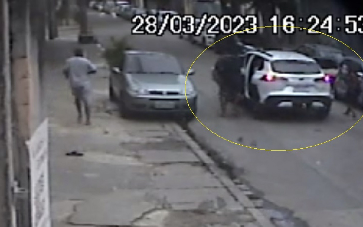 Suspeitos que perseguiam homem estavam acompanhados de um ve&iacute;culo branco