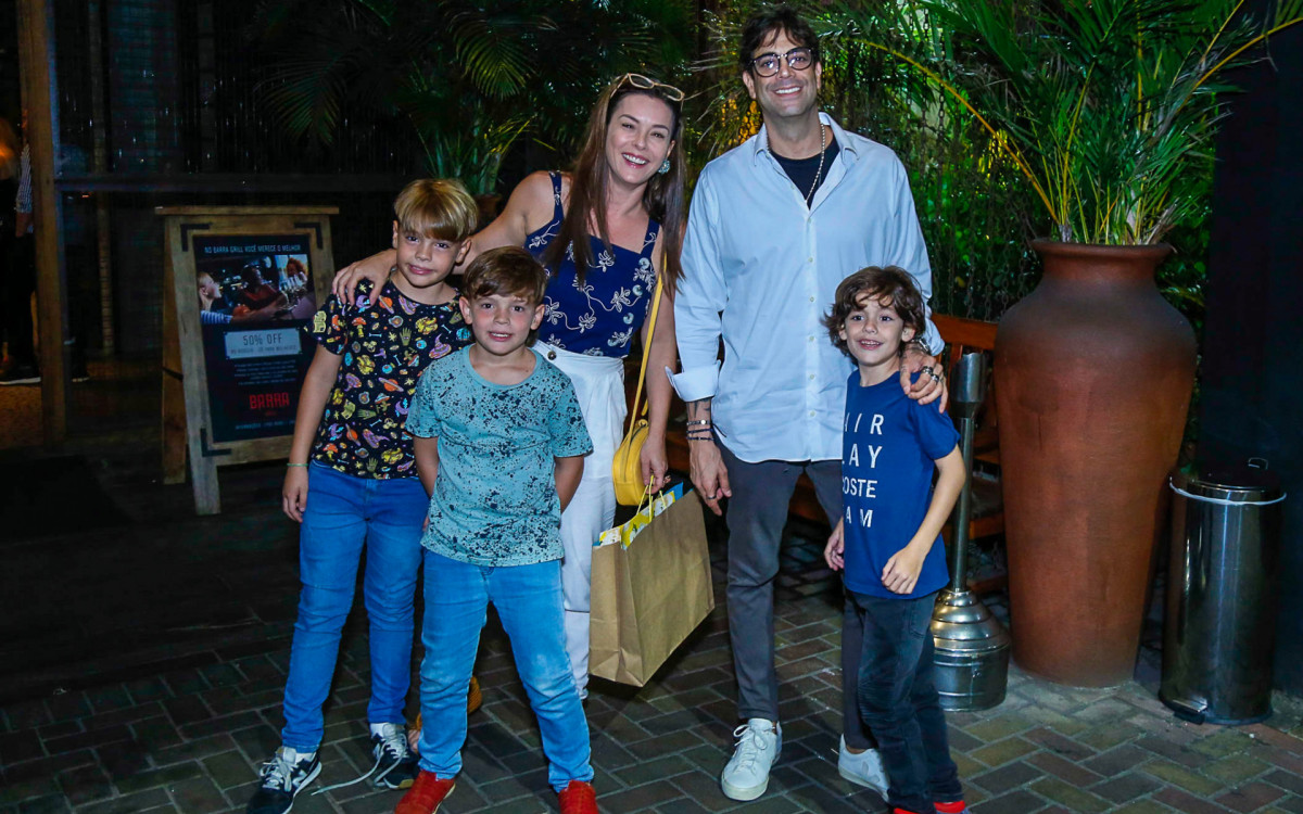 Regiane Alves e fam&iacute;lia