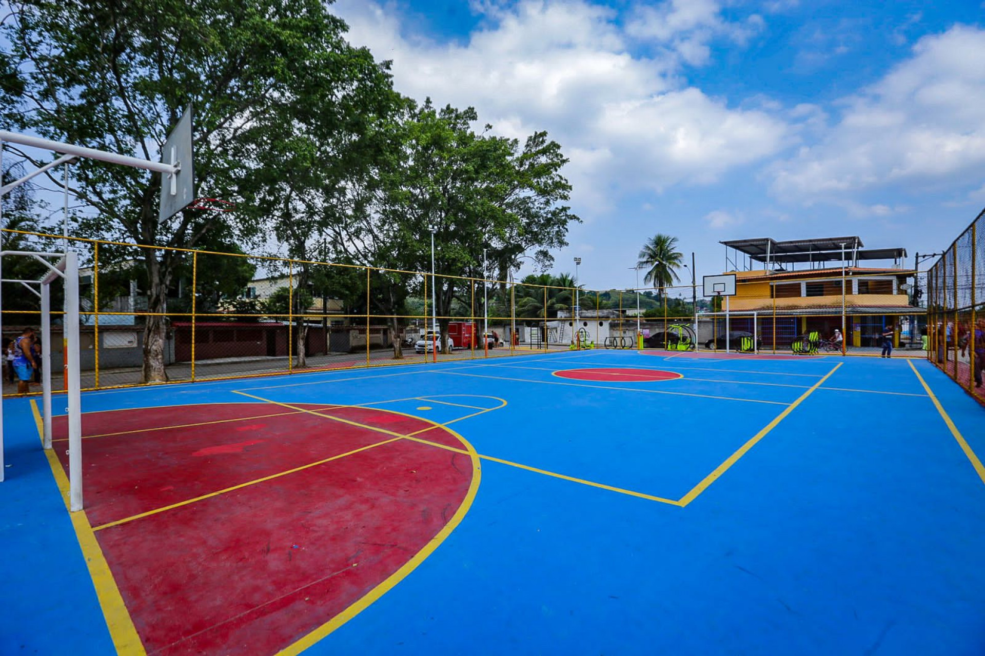 A Pra&ccedil;a Jos&eacute; Matheus Milheiro &eacute; uma grande &aacute;rea de lazer que tem tamb&eacute;m uma quadra poliesportiva - Rafael Barreto / PMBR