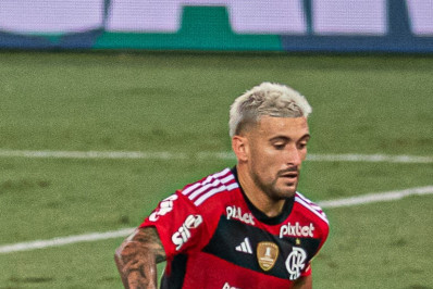 Internautas reagem ao afastamento de Arrascaeta do Flamengo