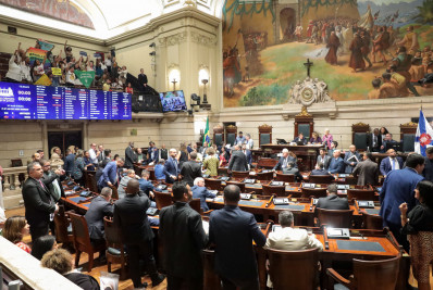 Vereadores quase partem para as vias de fato, depois de sessão tensa