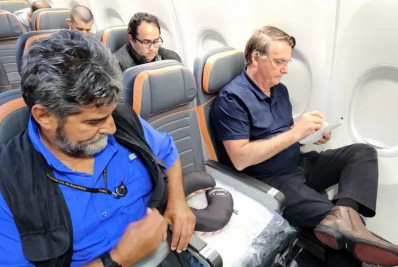 Bolsonaro chega ao Brasil após passar três meses nos EUA
