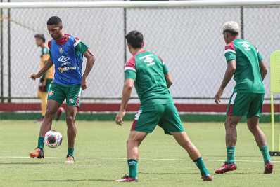 Lelê se apresenta no CT e realiza primeiro treino com elenco do Fluminense