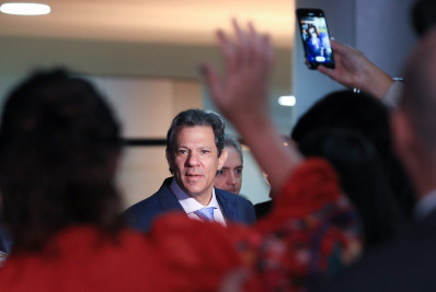 Haddad apresenta arcabouço fiscal e prevê estabilização da dívida até 2026