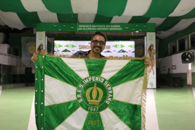 Império Serrano renova com carnavalesco Alex de Souza 