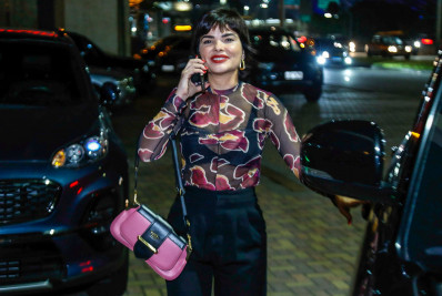 Vanessa Giácomo comemora aniversário ao lado de amigos famosos