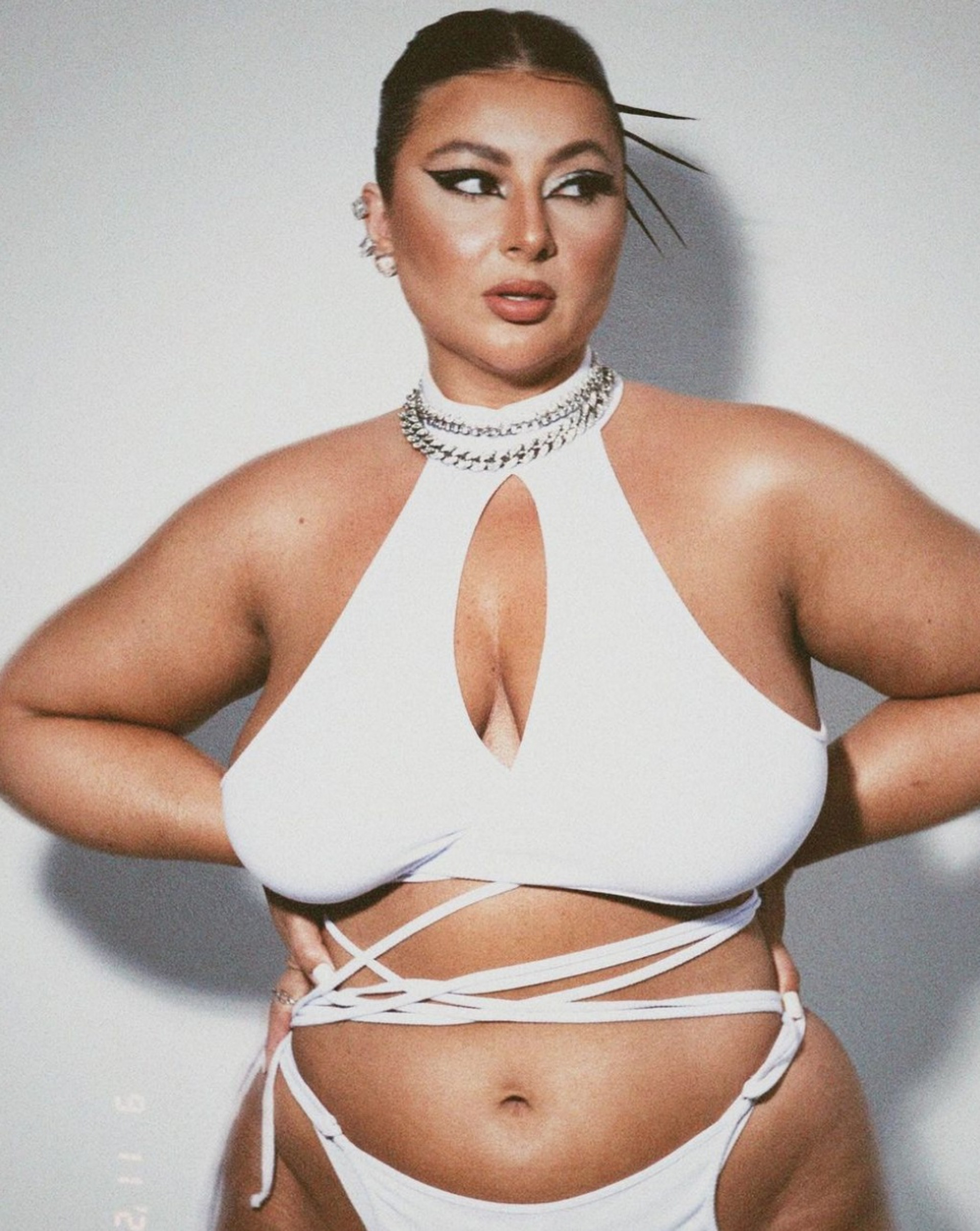 Modelo Plus Size Letticia Munniz Fala Sobre Representatividade De Corpos Gordos Na Mídia 