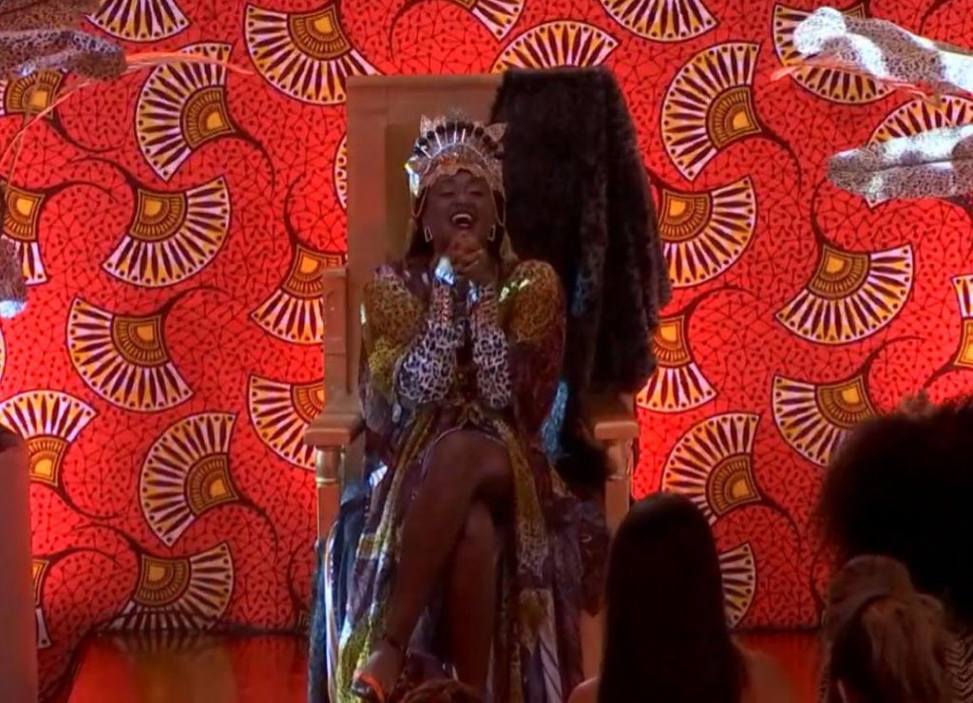 Internautas acreditam que festa com tema 'Realeza Africana' tenha sido improvisada de última hora, já que contou com os elementos da festa 'Boteco', como copo americano, espetinho e ovo colorido - Reprodução