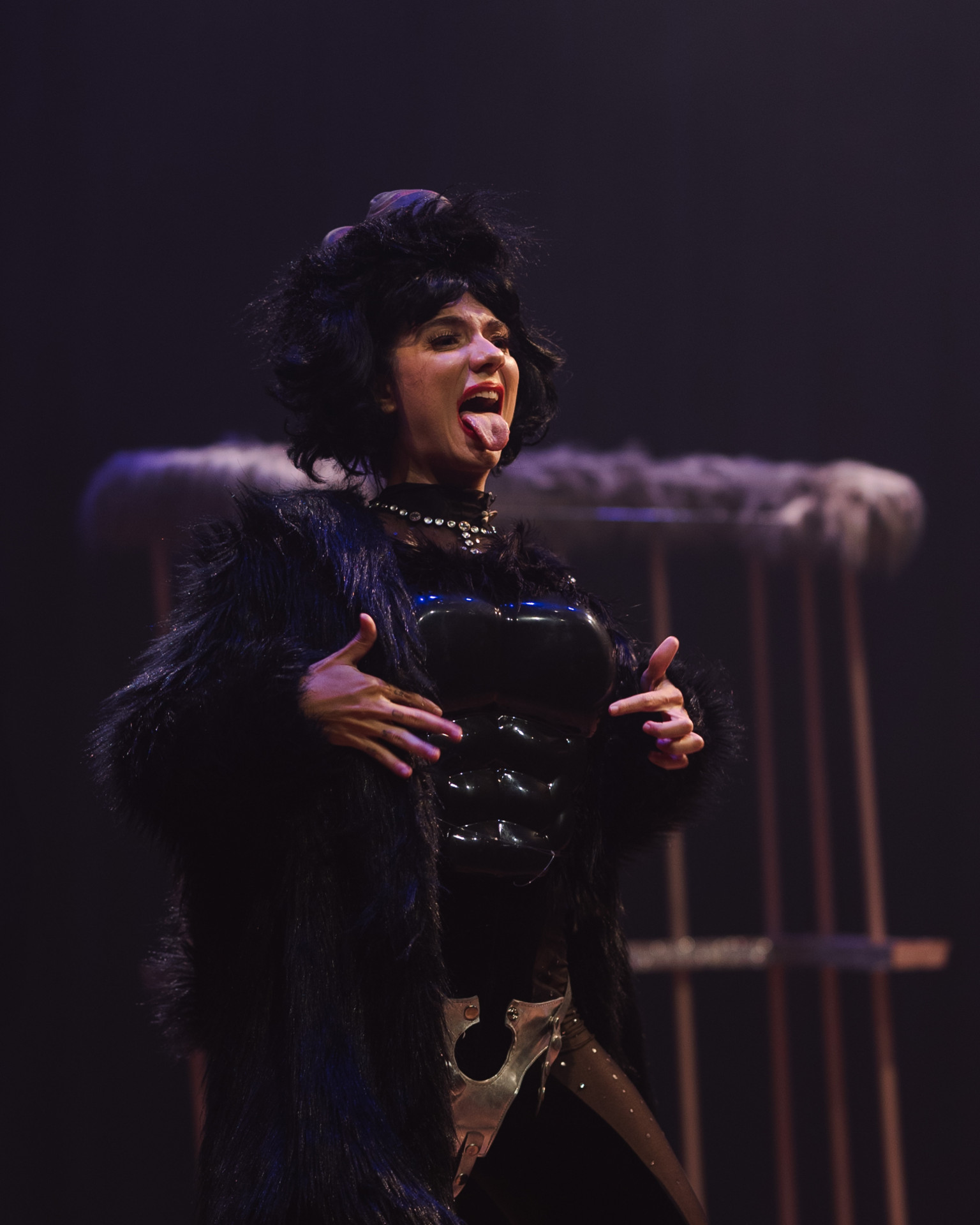 Rafaela Azevedo em cena como Fran, na com&eacute;dia 'King Kong Fran' - Divulga&ccedil;&atilde;o/Bruna Latini