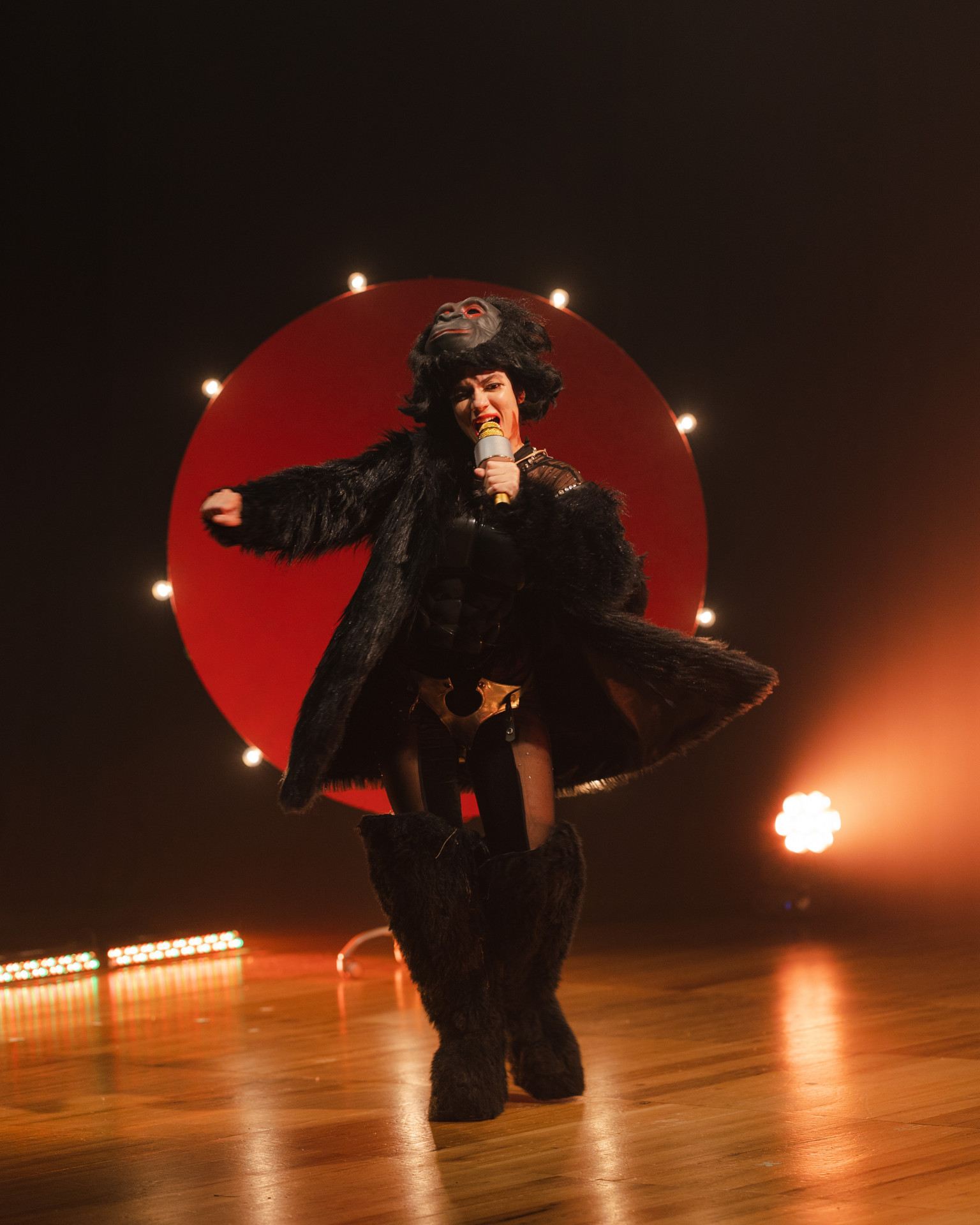 Rafaela Azevedo em cena como Fran, na com&eacute;dia 'King Kong Fran' - Divulga&ccedil;&atilde;o/Bruna Latini