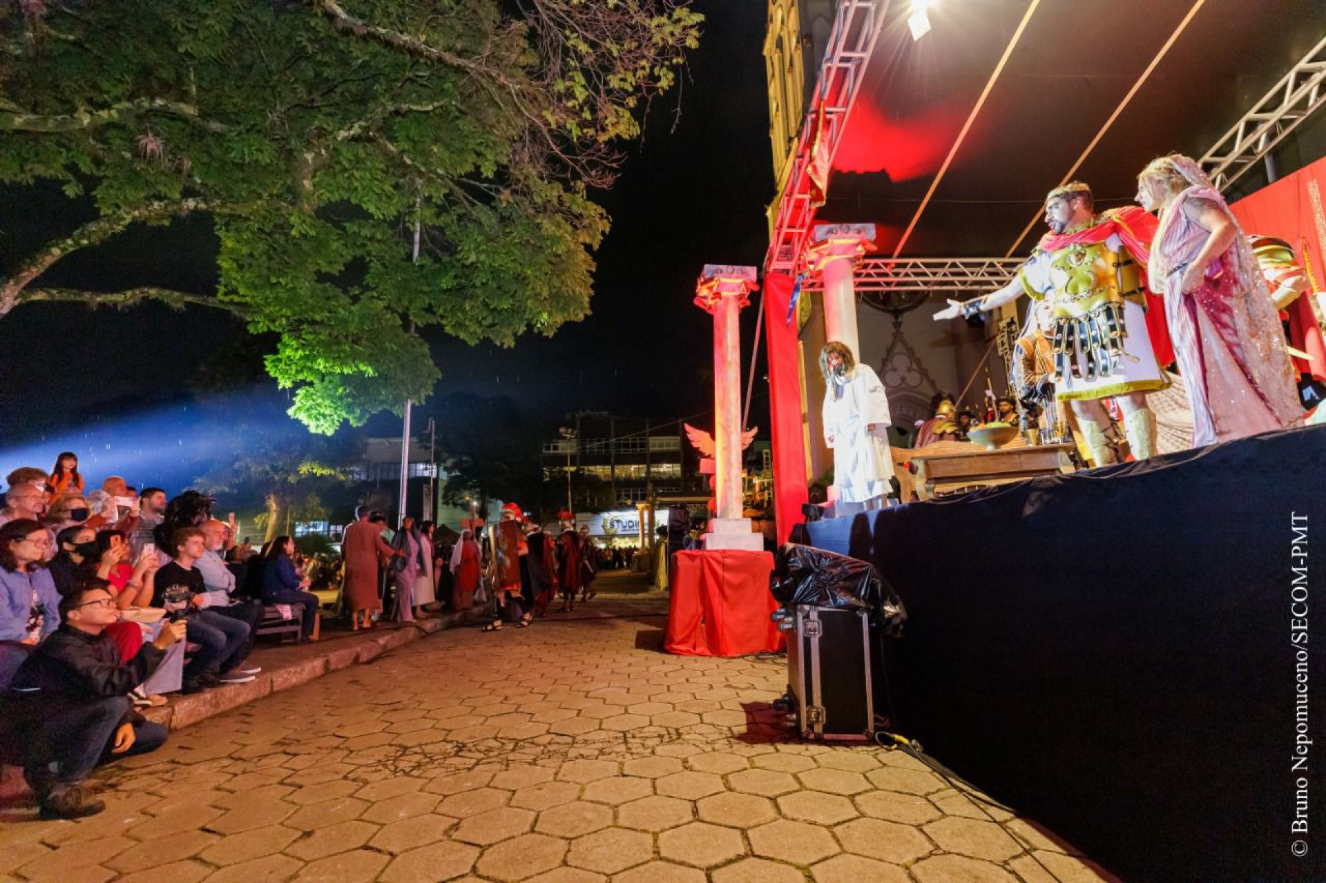 Via Sacra 2022 lotou a Praça Baltazar da Silveira e emocionou o público - Bruno Nepomuceno / Prefeitura de Teresópolis