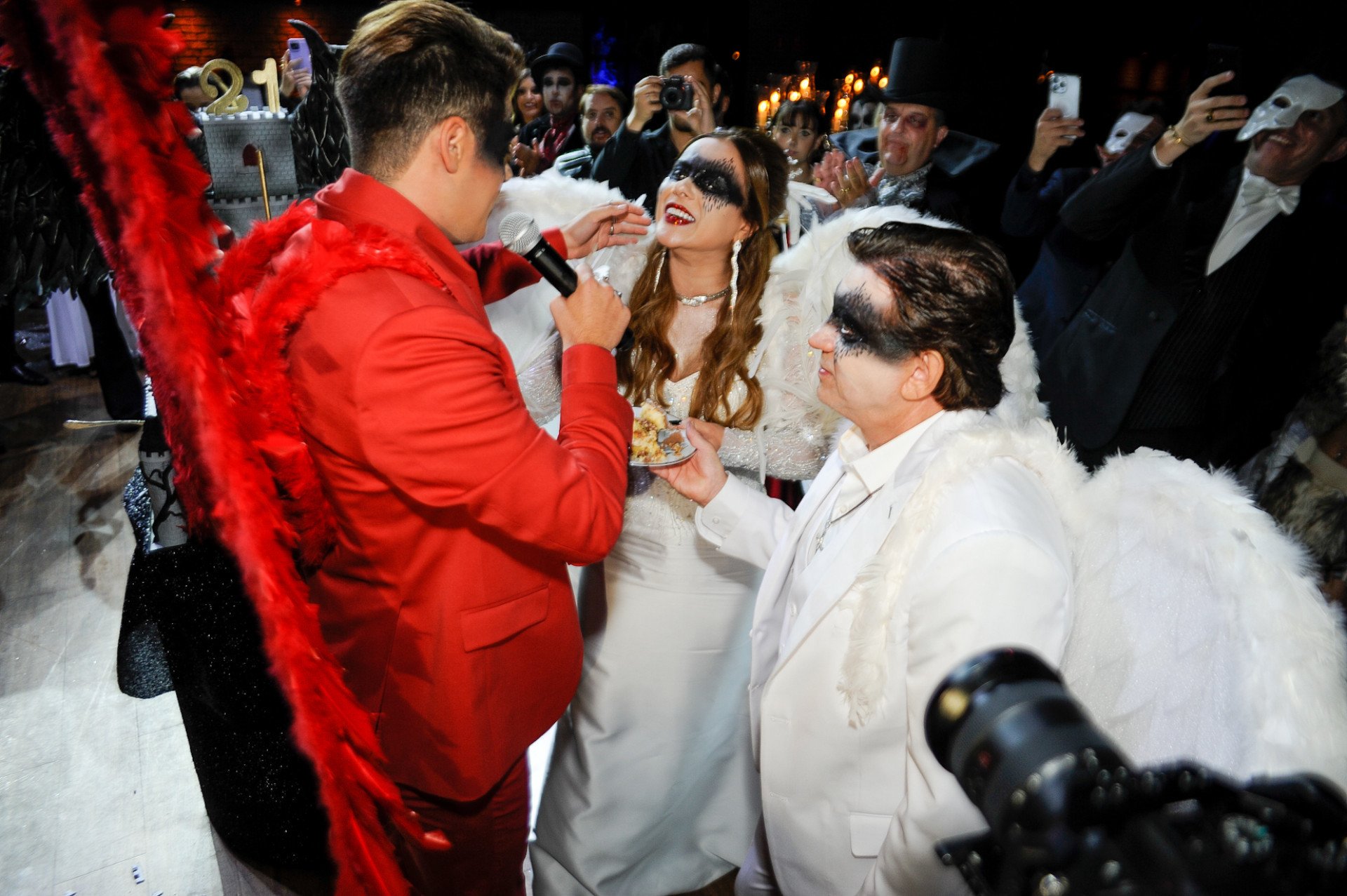 Enrico junto ao pai, Chitãozinho e à mãe, Márcia - Eduardo Martins / Agnews 