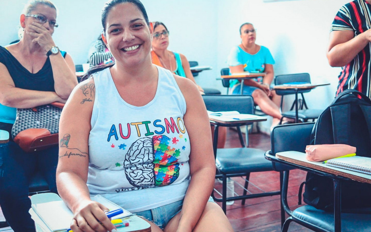 M&atilde;e de um menino de 5 anos com TEA e graduanda em pedagogia, D&eacute;bora Souza, relatou a experi&ecirc;ncia de fazer parte do curso e do acompanhamento do Nafa