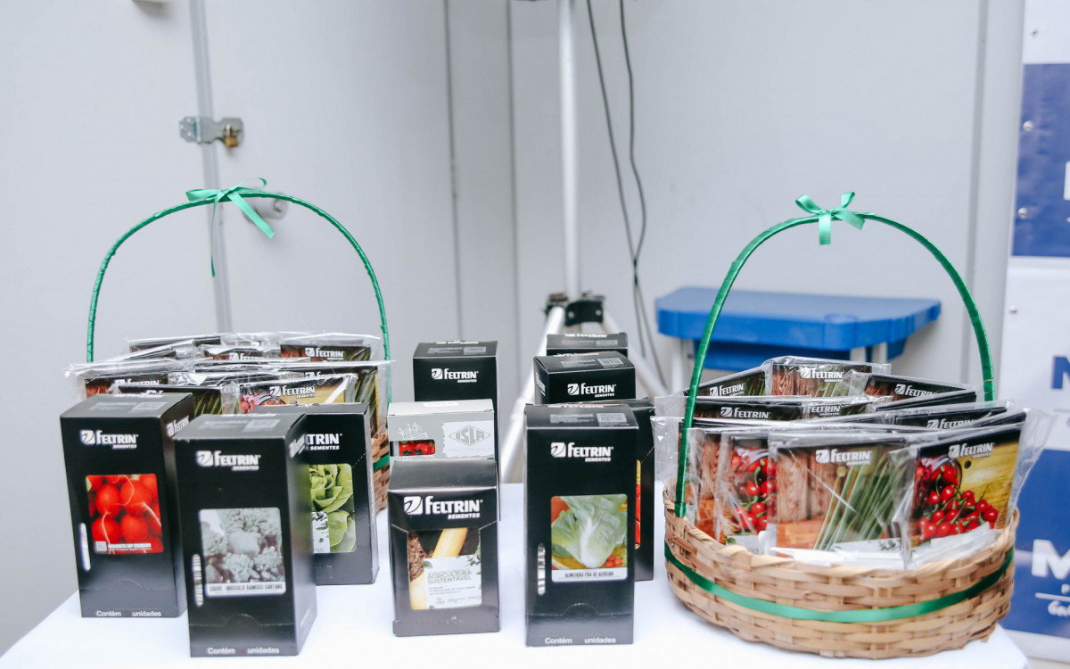 Mag&eacute; distribui mudas para hortas urbanas - Divulga&ccedil;&atilde;o