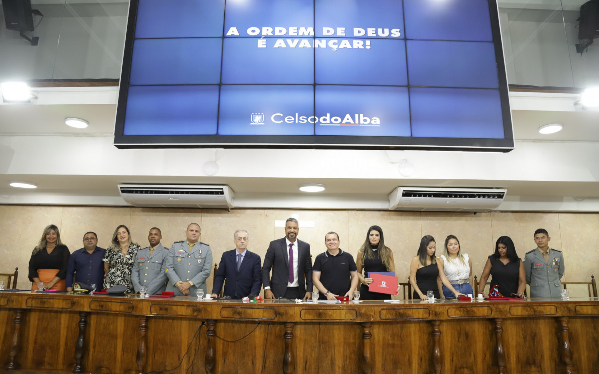 Celso do Alba presta homenagem para profissionais de Duque de Caxias - Art Vídeo/ Victor Hugo/Divulgação
