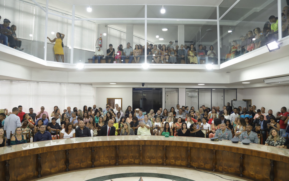 Celso do Alba presta homenagem para profissionais de Duque de Caxias - Art V&iacute;deo/ Victor Hugo/Divulga&ccedil;&atilde;o
