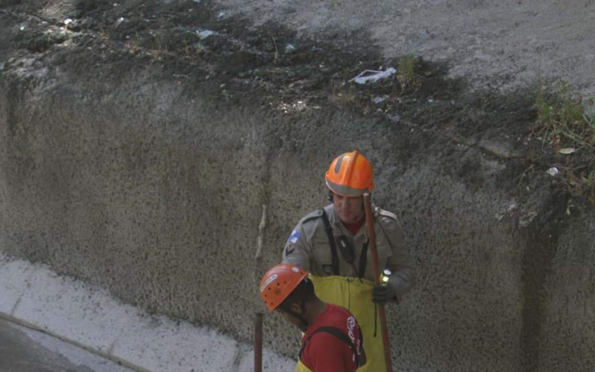 Buscas por Tancredo Augusto de Oliveira Silva continuam nesta sexta-feira - Marcos Porto / Ag&ecirc;ncia O Dia