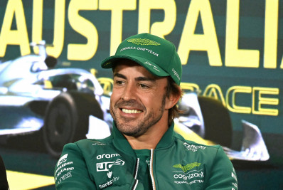 Especulado na Mercedes, Fernando Alonso renova contrato com a Aston Martin