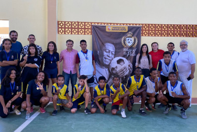 Talentos do esporte de Araruama participam de torneios para a futura seletiva do Projeto Milésimo Gol Rei Pelé, coordenado pelo tri-campeão Luisinho Quintanilha