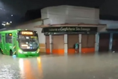 Caxias está em estado de vigilância após chuva forte