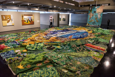 Beija-Flor inclui bandeira usada no desfile deste ano em exposição no MAM Rio