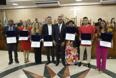 Presidente da Câmara outorga títulos e medalhas a profissionais de Caxias
