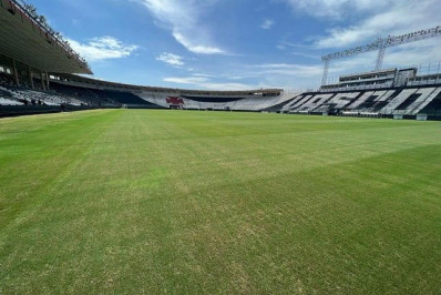 De olho do Brasileirão, Vasco inicia reforma do gramado de São Januário
