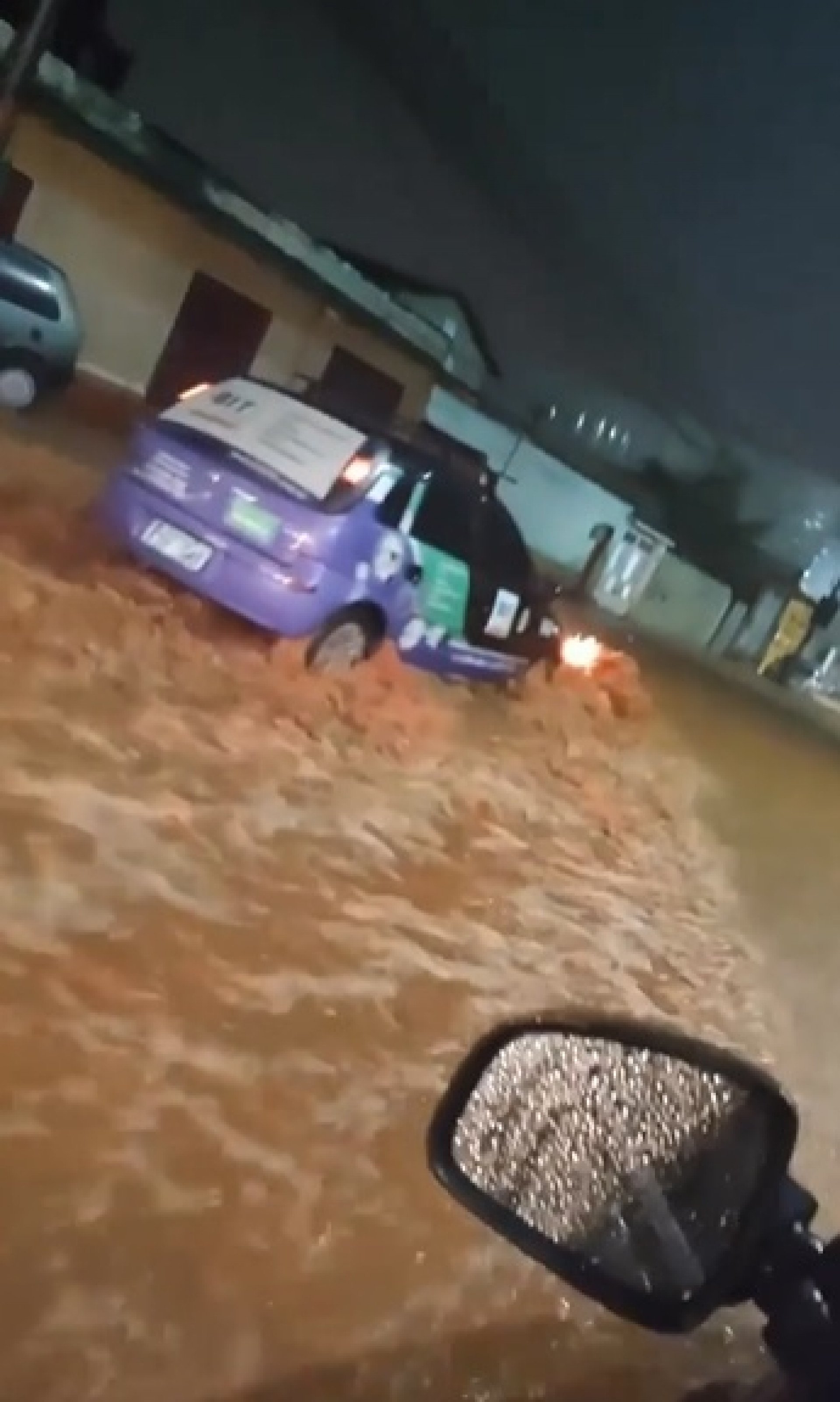 Duque de Caxias entrou em est&aacute;gio de alerta por conta do temporal